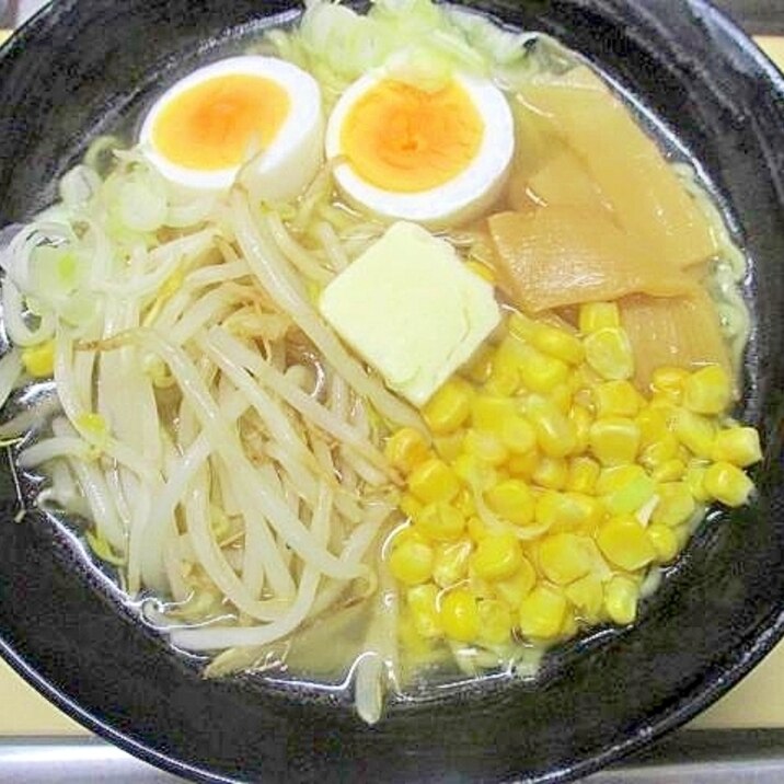 インスタントラーメンで☆具たっぷり塩ラーメン